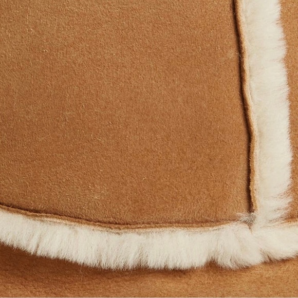 UGG- Women’s Shearling Bucket Hat in Chestnut, Size L/XL - Picture 2 of 3